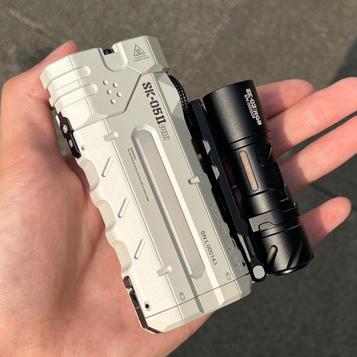 LOOP GEAR SK05 Pro 2 Black/Mao White Flat LED Flashlight – LOOPGEAR